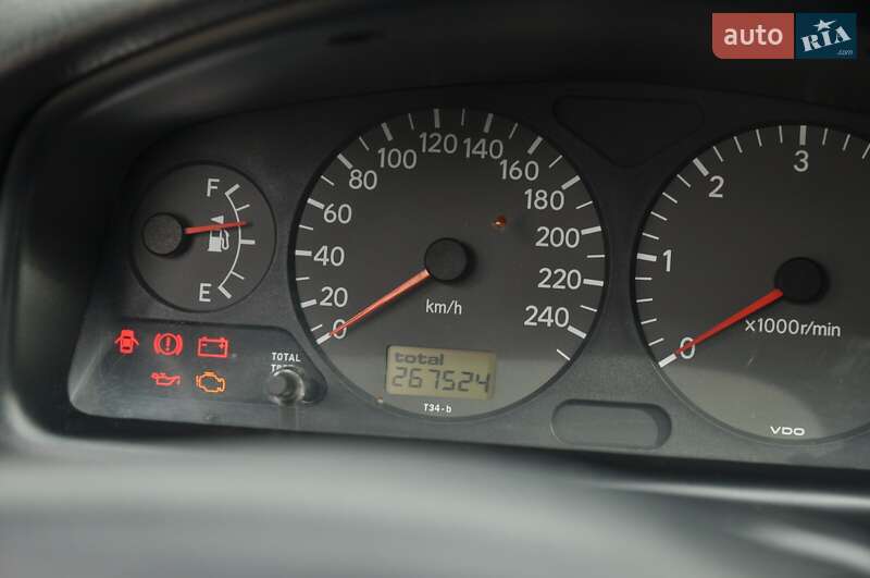 Седан Toyota Avensis 2001 в Одессе