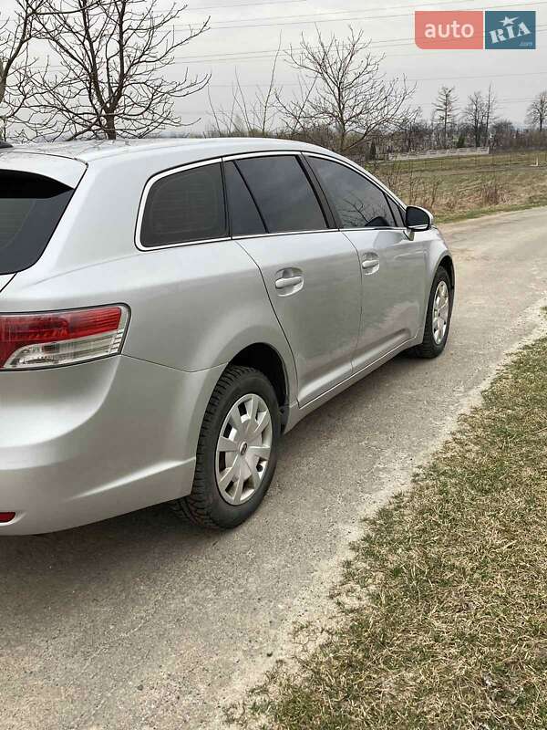 Универсал Toyota Avensis 2010 в Трускавце