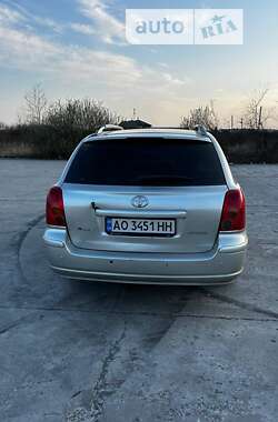 Универсал Toyota Avensis 2004 в Чопе