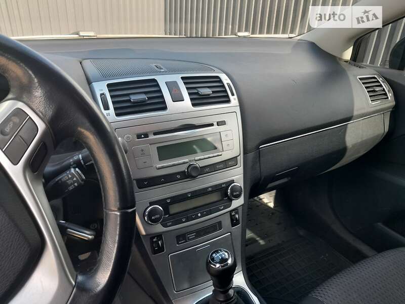 Седан Toyota Avensis 2013 в Дрогобыче