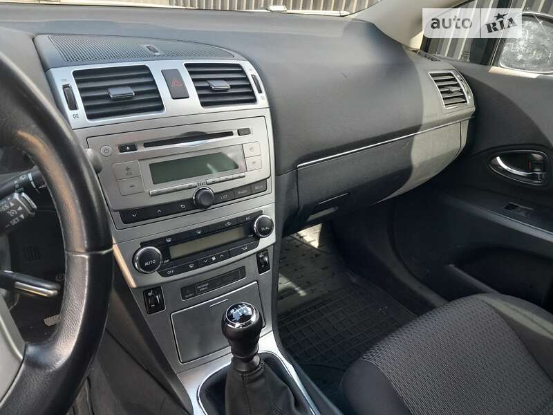 Седан Toyota Avensis 2013 в Дрогобыче