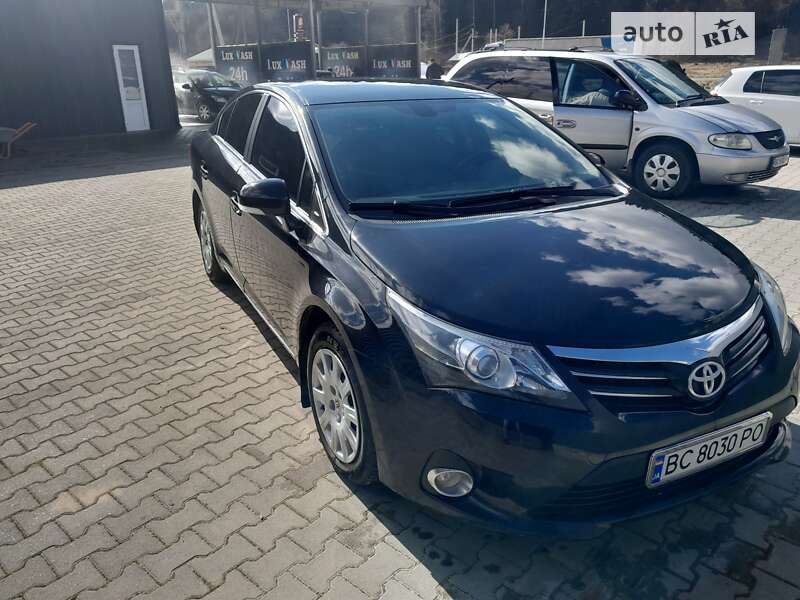 Седан Toyota Avensis 2013 в Дрогобыче