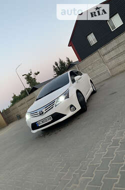 Седан Toyota Avensis 2012 в Львові