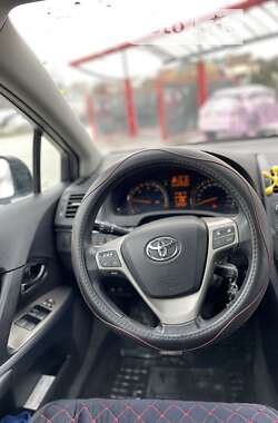 Седан Toyota Avensis 2009 в Хмельницькому