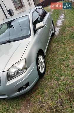 Седан Toyota Avensis 2007 в Самборе