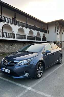 Седан Toyota Avensis 2012 в Чернівцях