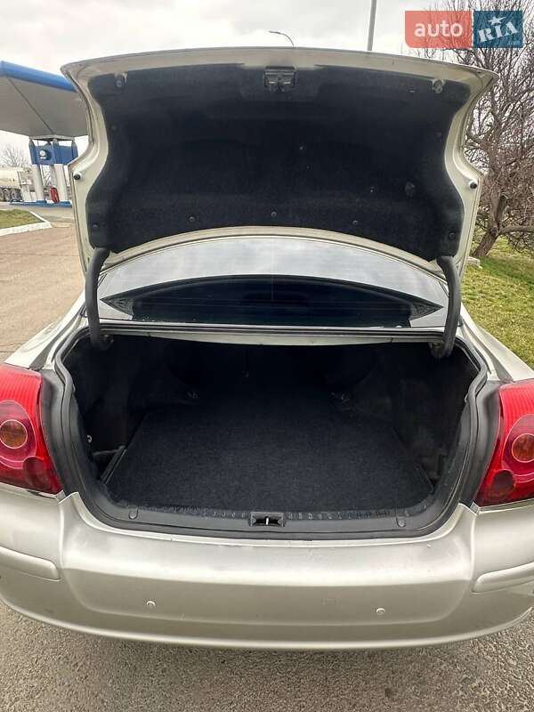 Седан Toyota Avensis 2003 в Кодыме