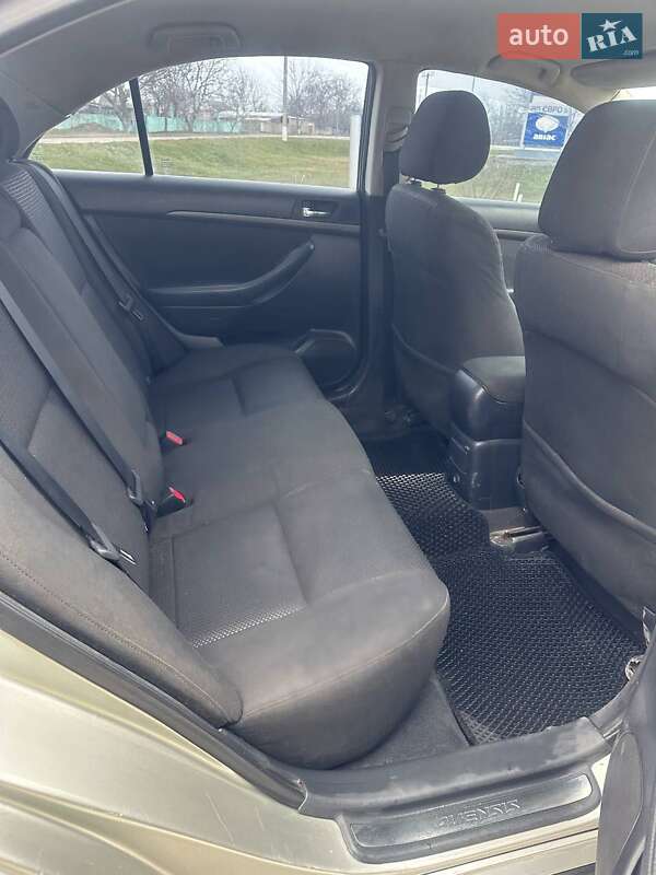 Седан Toyota Avensis 2003 в Кодыме