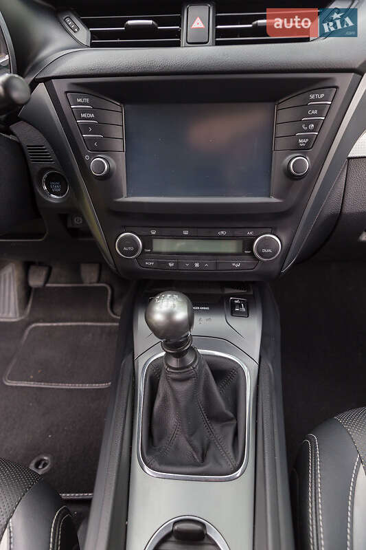 Седан Toyota Avensis 2015 в Дрогобыче