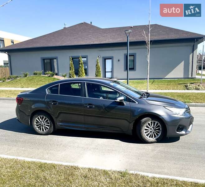 Седан Toyota Avensis 2016 в Днепре