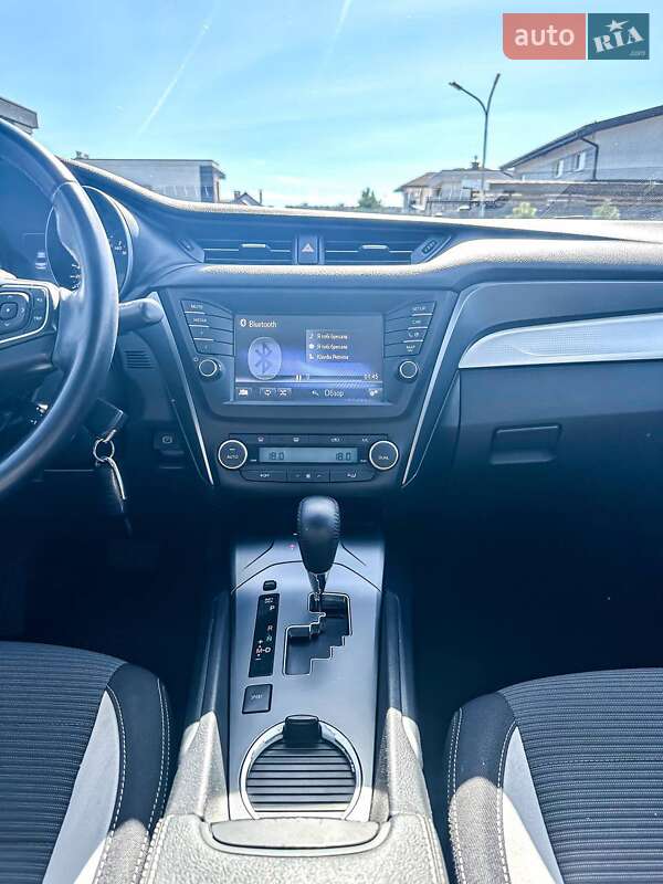 Седан Toyota Avensis 2016 в Днепре