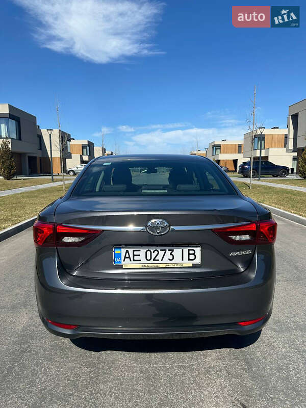 Седан Toyota Avensis 2016 в Днепре