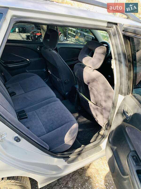 Универсал Toyota Avensis 2001 в Днепре