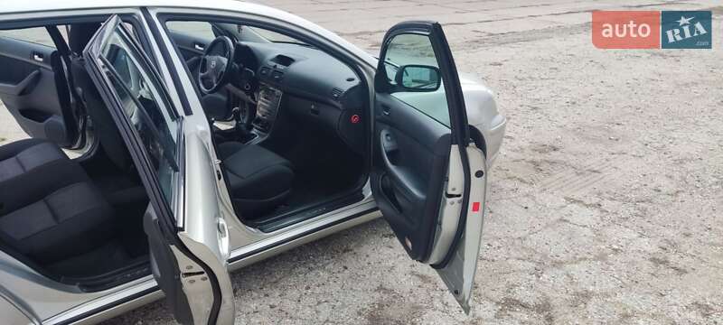 Універсал Toyota Avensis 2004 в Болграді