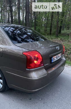 Седан Toyota Avensis 2005 в Львове