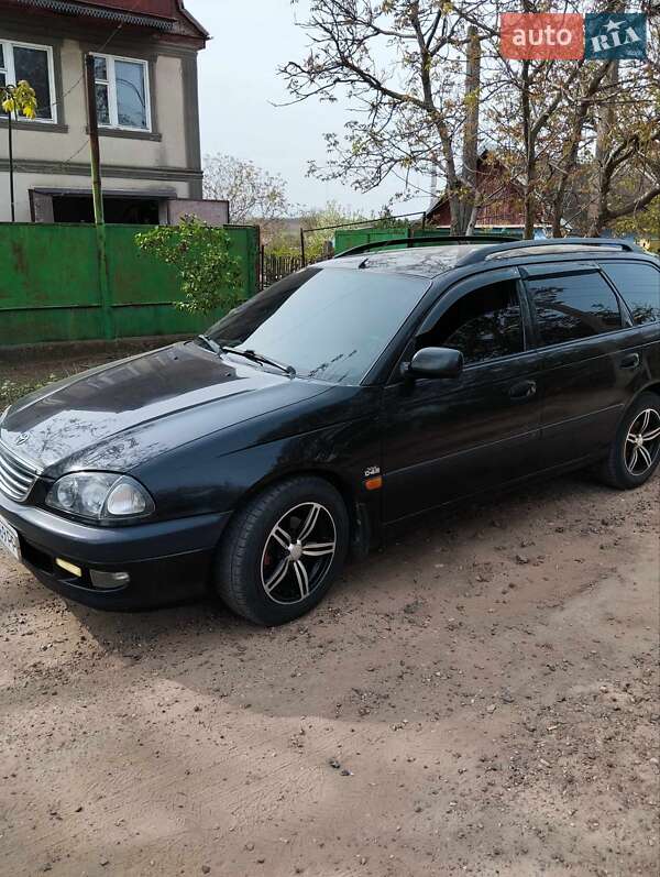 Універсал Toyota Avensis 1999 в Одесі