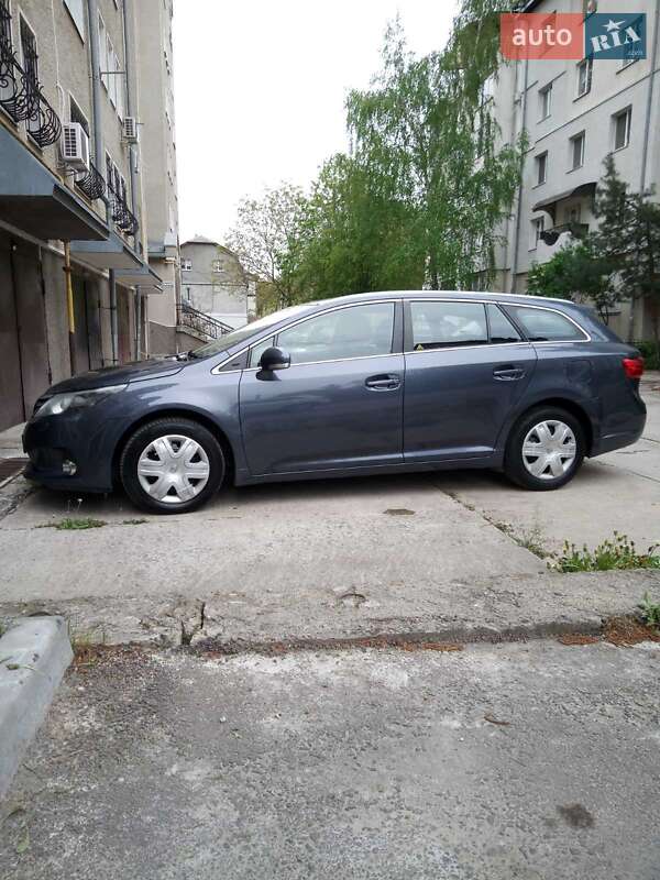Универсал Toyota Avensis 2014 в Ивано-Франковске