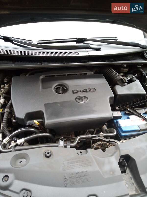 Универсал Toyota Avensis 2014 в Ивано-Франковске