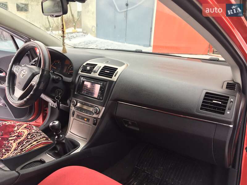 Универсал Toyota Avensis 2010 в Зборове