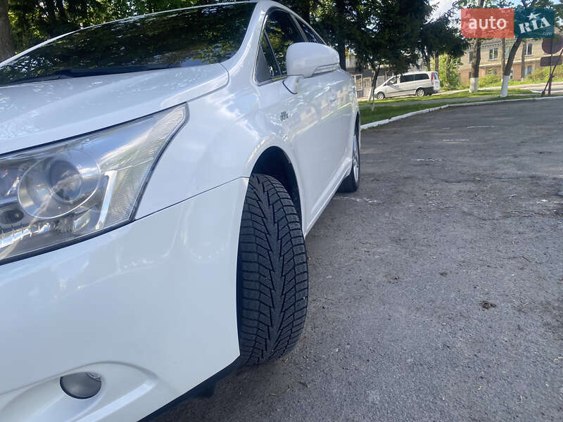 Универсал Toyota Avensis 2010 в Хмельницком