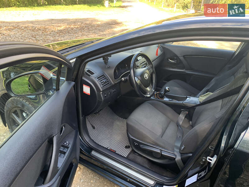 Універсал Toyota Avensis 2011 в Коломиї