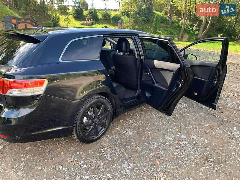 Універсал Toyota Avensis 2011 в Коломиї