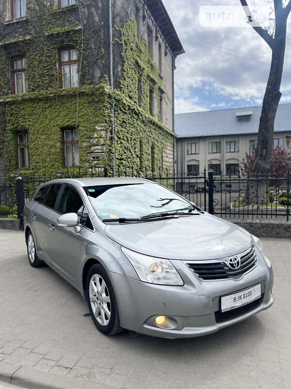 Универсал Toyota Avensis 2010 в Бродах