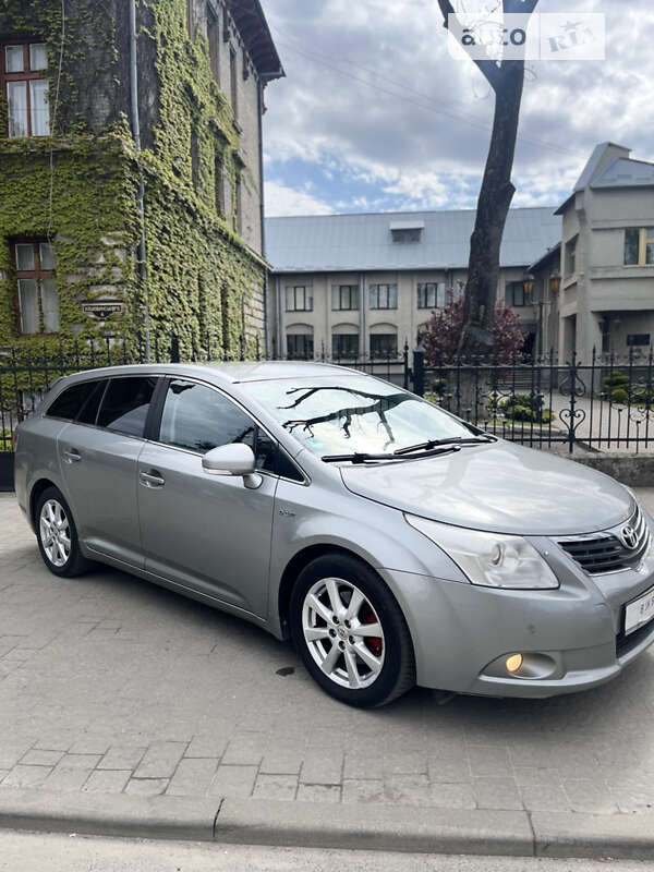 Универсал Toyota Avensis 2010 в Бродах