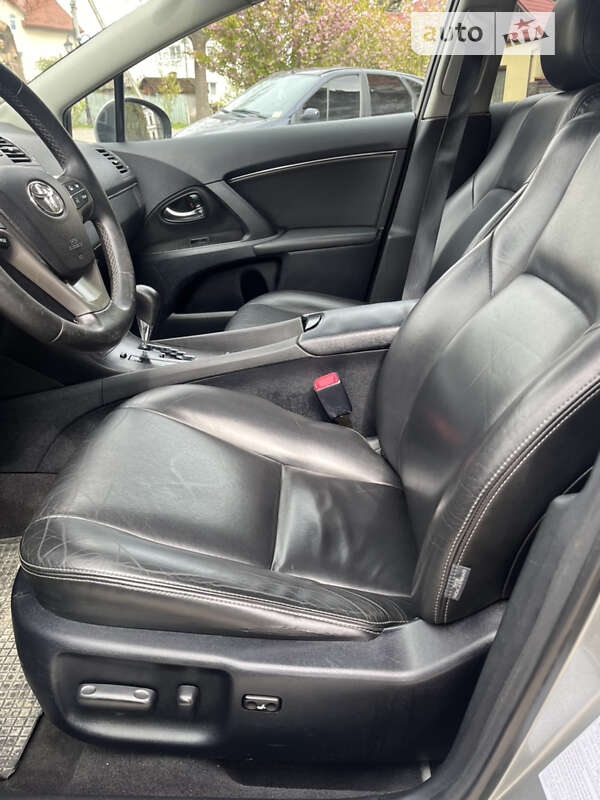 Универсал Toyota Avensis 2010 в Бродах