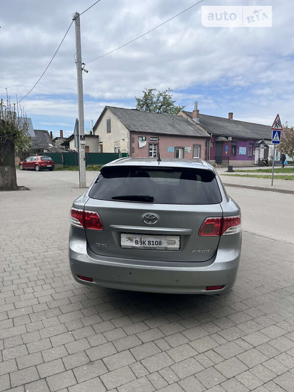 Универсал Toyota Avensis 2010 в Бродах