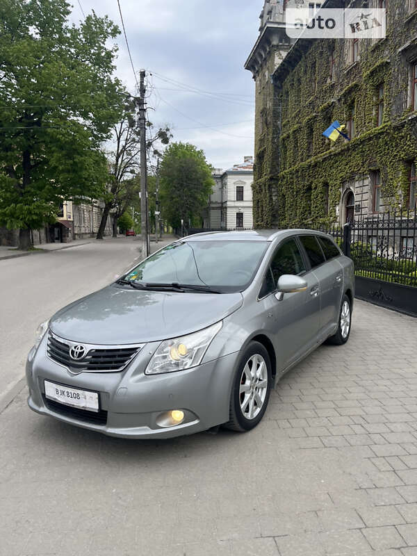 Универсал Toyota Avensis 2010 в Бродах