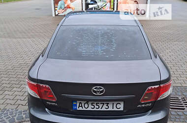 Седан Toyota Avensis 2010 в Львове