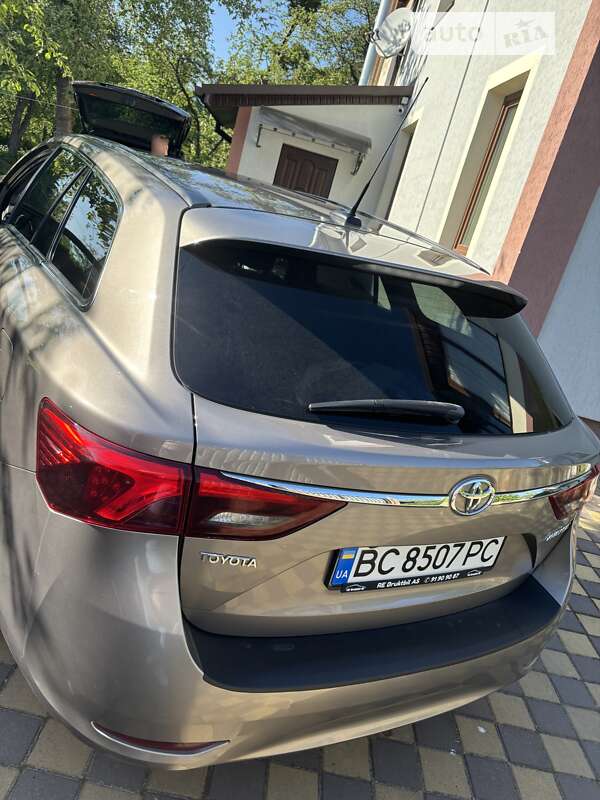 Універсал Toyota Avensis 2015 в Львові