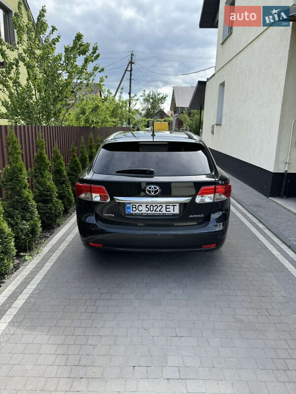 Универсал Toyota Avensis 2012 в Сосновке