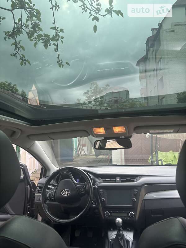 Універсал Toyota Avensis 2015 в Львові