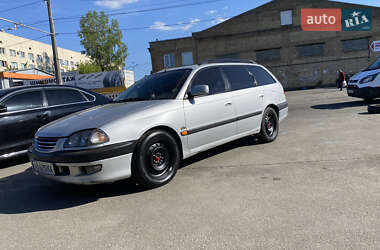 Универсал Toyota Avensis 2000 в Киеве