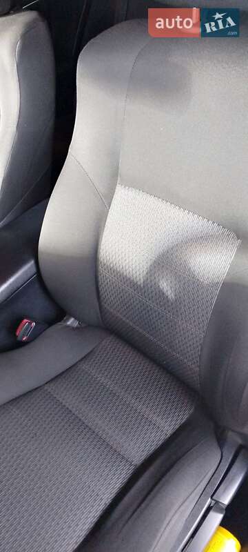 Седан Toyota Avensis 2011 в Пятихатках