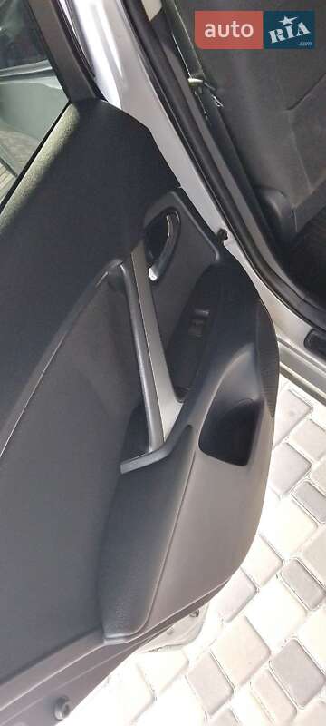 Седан Toyota Avensis 2011 в Пятихатках