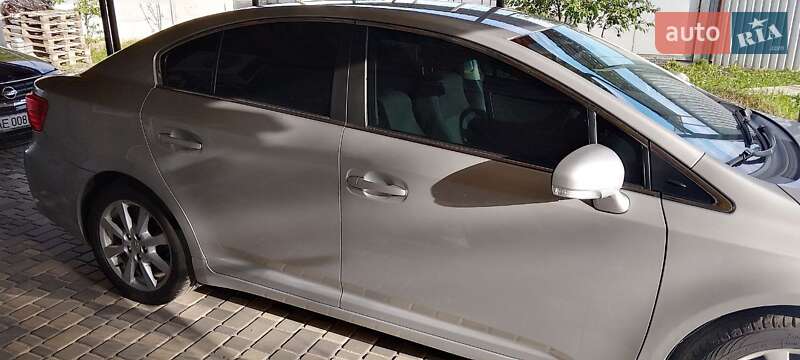 Седан Toyota Avensis 2011 в Пятихатках