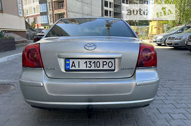 Седан Toyota Avensis 2003 в Киеве
