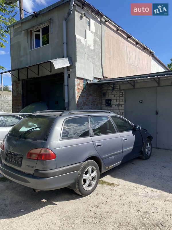 Toyota Avensis 2002