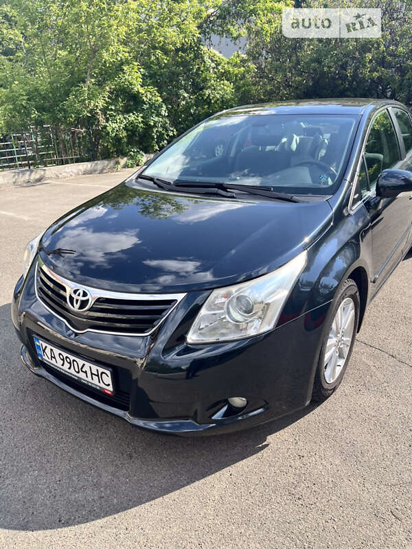 Седан Toyota Avensis 2011 в Киеве