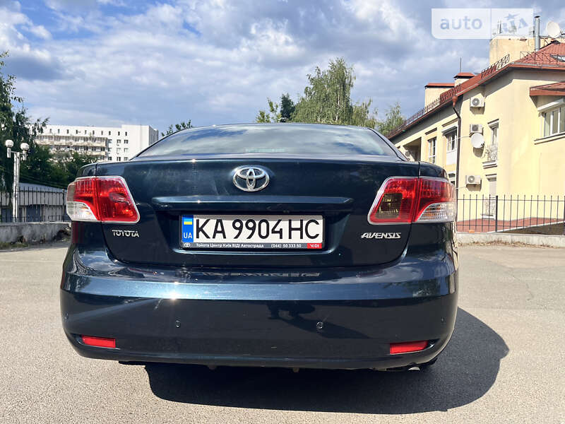 Седан Toyota Avensis 2011 в Киеве