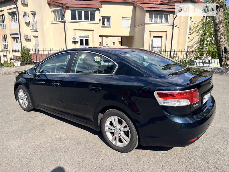 Седан Toyota Avensis 2011 в Киеве