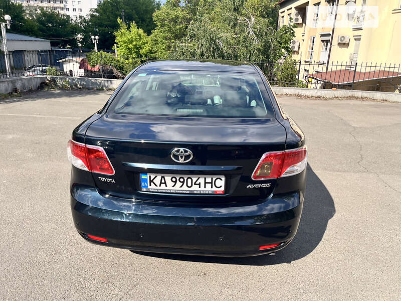 Седан Toyota Avensis 2011 в Киеве