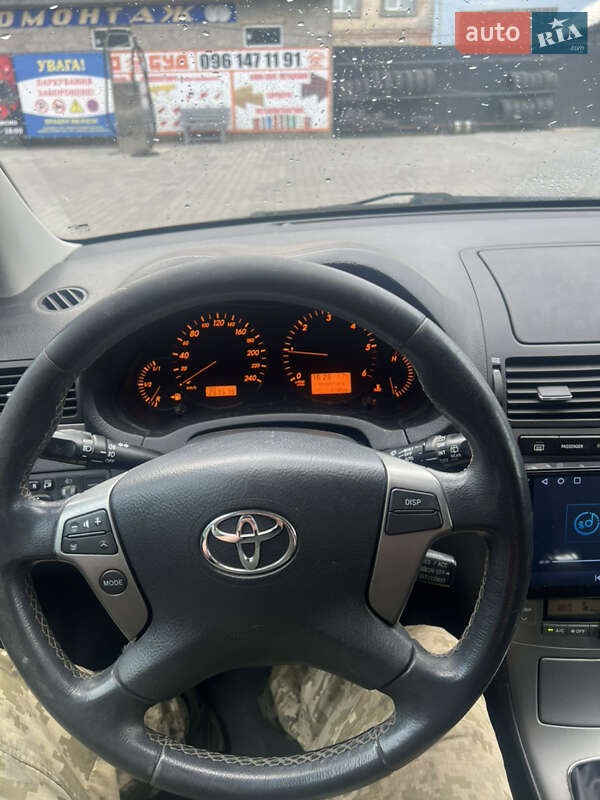 Универсал Toyota Avensis 2007 в Локачах