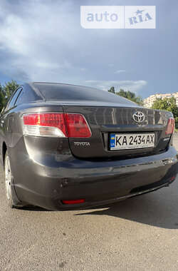 Седан Toyota Avensis 2010 в Киеве