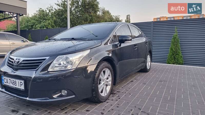 Седан Toyota Avensis 2011 в Черкасах