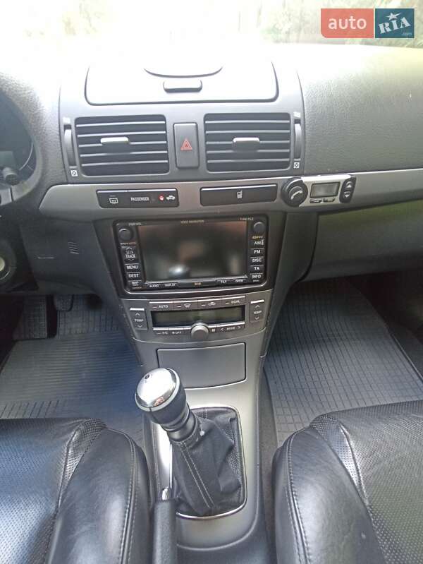 Седан Toyota Avensis 2007 в Могилев-Подольске