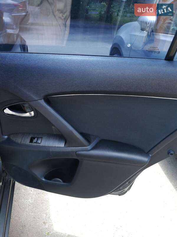 Седан Toyota Avensis 2008 в Киеве